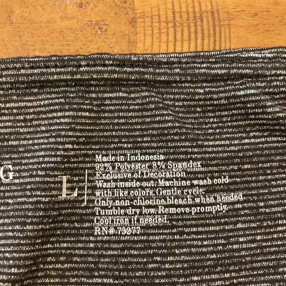 Vera Wang Capri Leggings - Picture 5 of 5